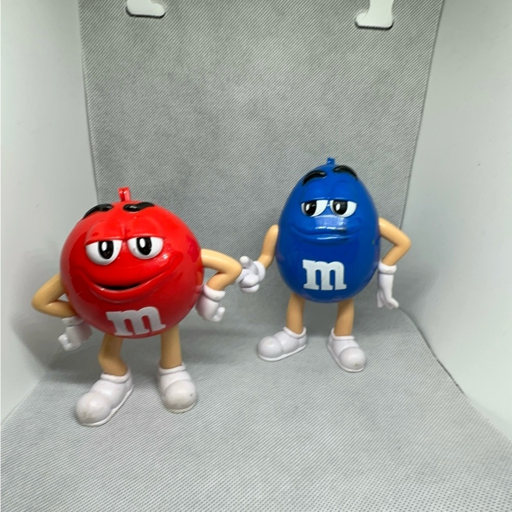 M&M'S Red and Blue Action Figures Set